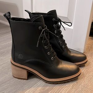 Black Timberland lace up boot